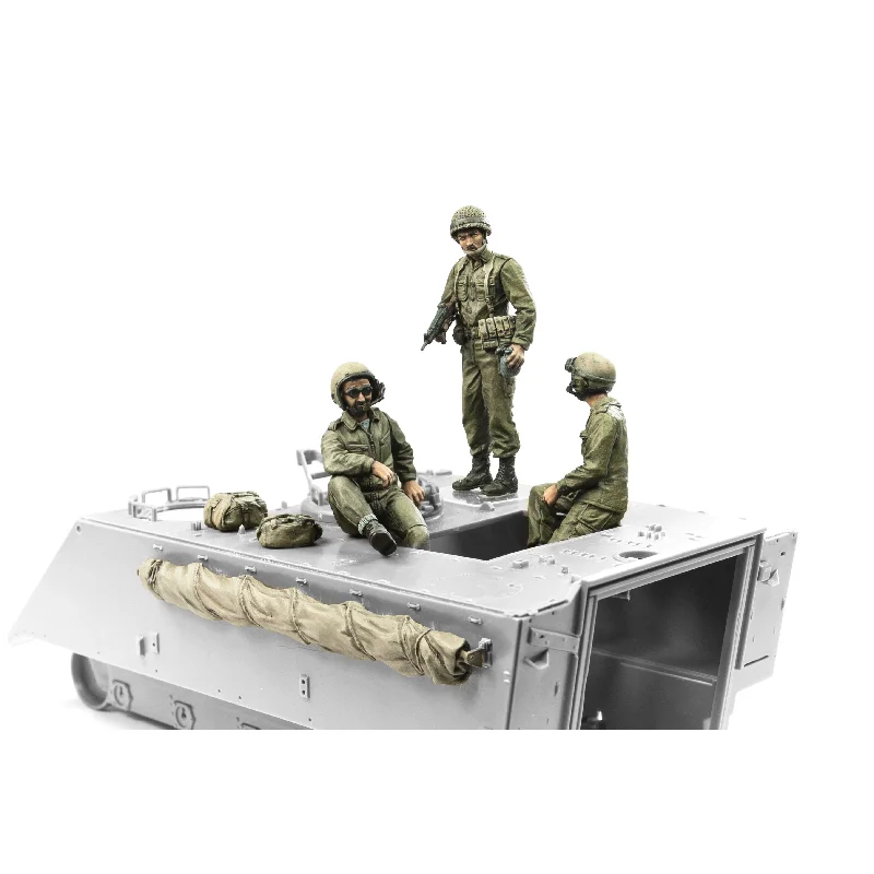 1/35 1973 IDF M113 Crew and Infantry (3 figures) with Accessories Plastic Model Kit