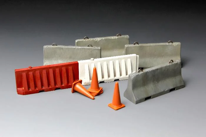 1/35 Concrete & Plastic Barrier Set