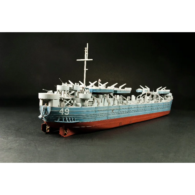 1/350 US Navy Type 2 LSTS LST1 Class Plastic Model Kit