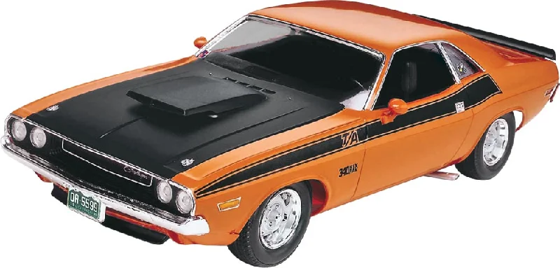 70 Dodge Challenger 2 'n 1 Plastic Model Kit (1/24 Scale) Vehicle Model Kit