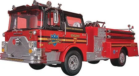 Mack Fire Pumper Truck (1/32 Scale) Vehicle Model Kit